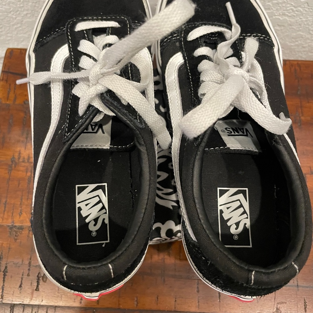 Vans Old Skool Shoe B&W Low Tops - Youth 4 - Picture 6 of 7